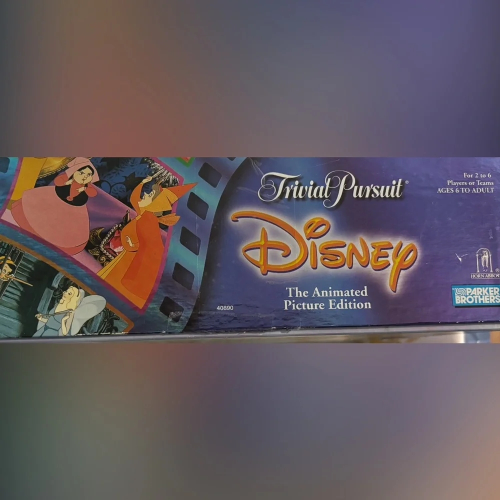 Vintage‎ Disney Trivial Pursuit Pieces Factory Sealed Wear on Box Corners 2002